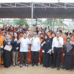 Dinilai Jaga Lingkungan Asri dan Bersih, Bupati kutim Berikan Tanda Apresiasi